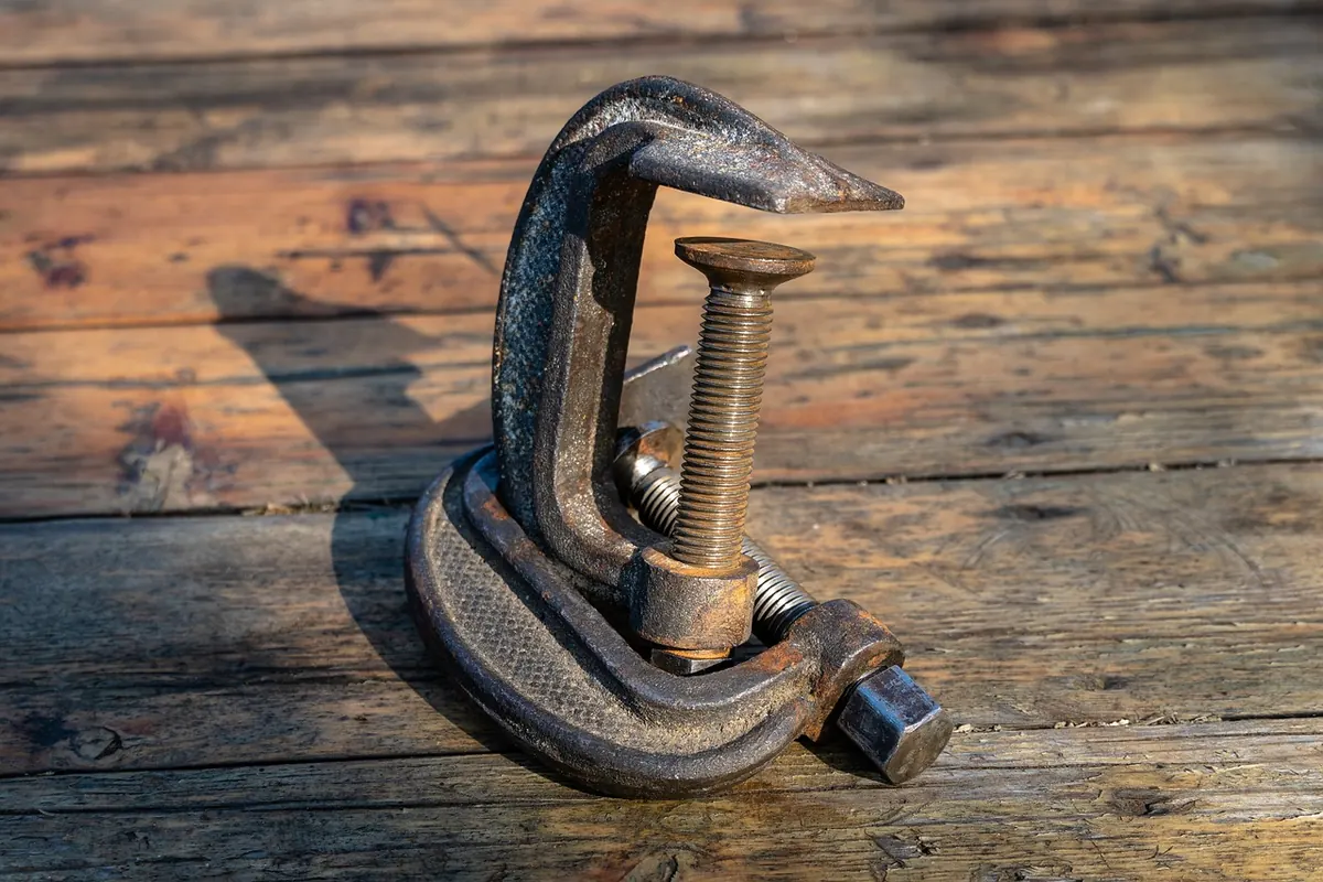 Hand Tools vs. Power Tools for Market Gardening: Which to Choose?